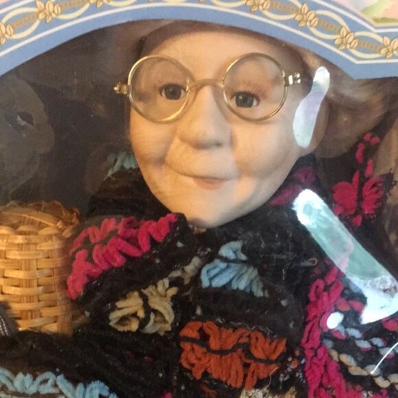 Cathay Collection Porcelain  Grandma Doll - Picture 3 of 11